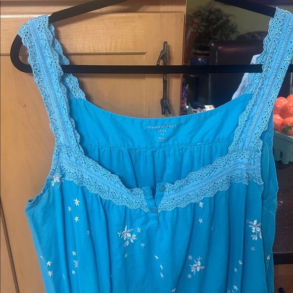 Dream & Co Lace, eyelet Trim 100%cotton with two buttons & embroidered flowers - Picture 2 of 6